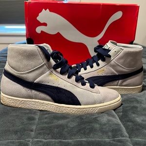 Vintage HighTop Suede Gray & Navy Blue. Also comes with Classic Phat Laces.